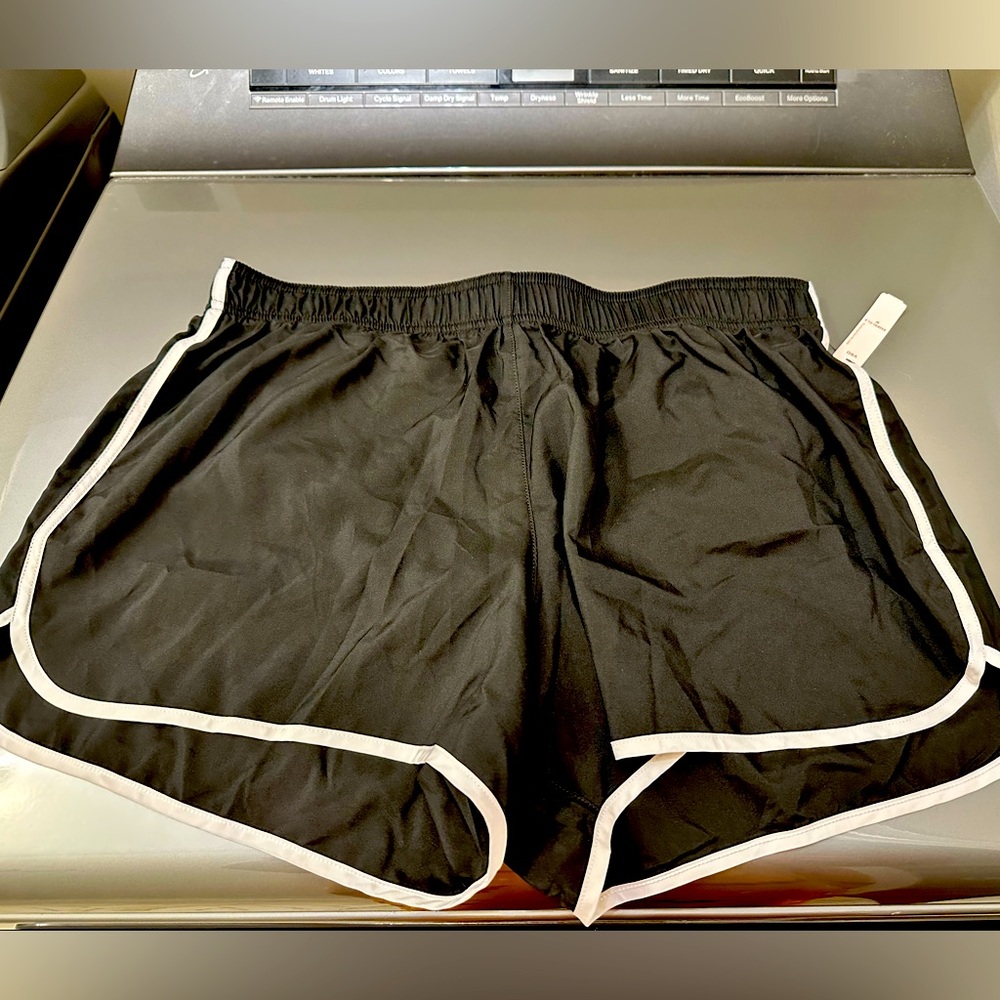 NWT VSX The Player running short-black with white trim size M